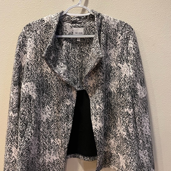 Nic+Zoe Black and White Patterned Garment - Picture 2 of 5